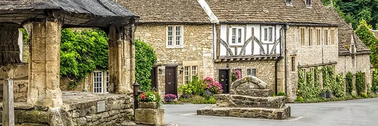 traditional cotswold village